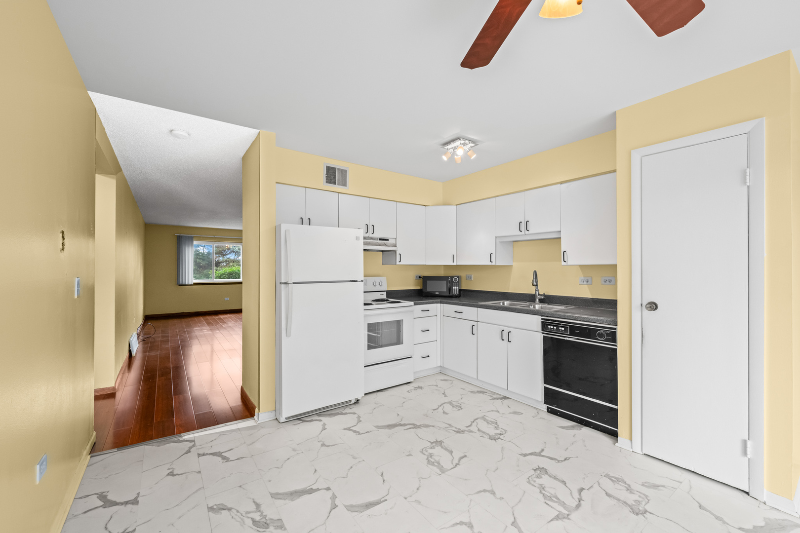 1472 Carol Court #1A, Palatine, IL 60074