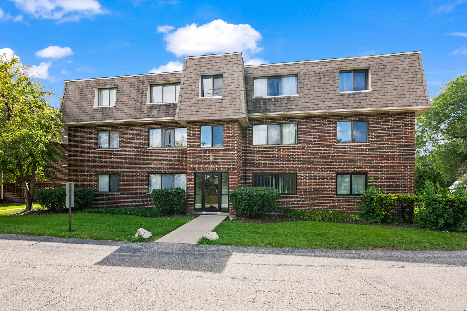 1472 Carol Court #1A, Palatine, IL 60074