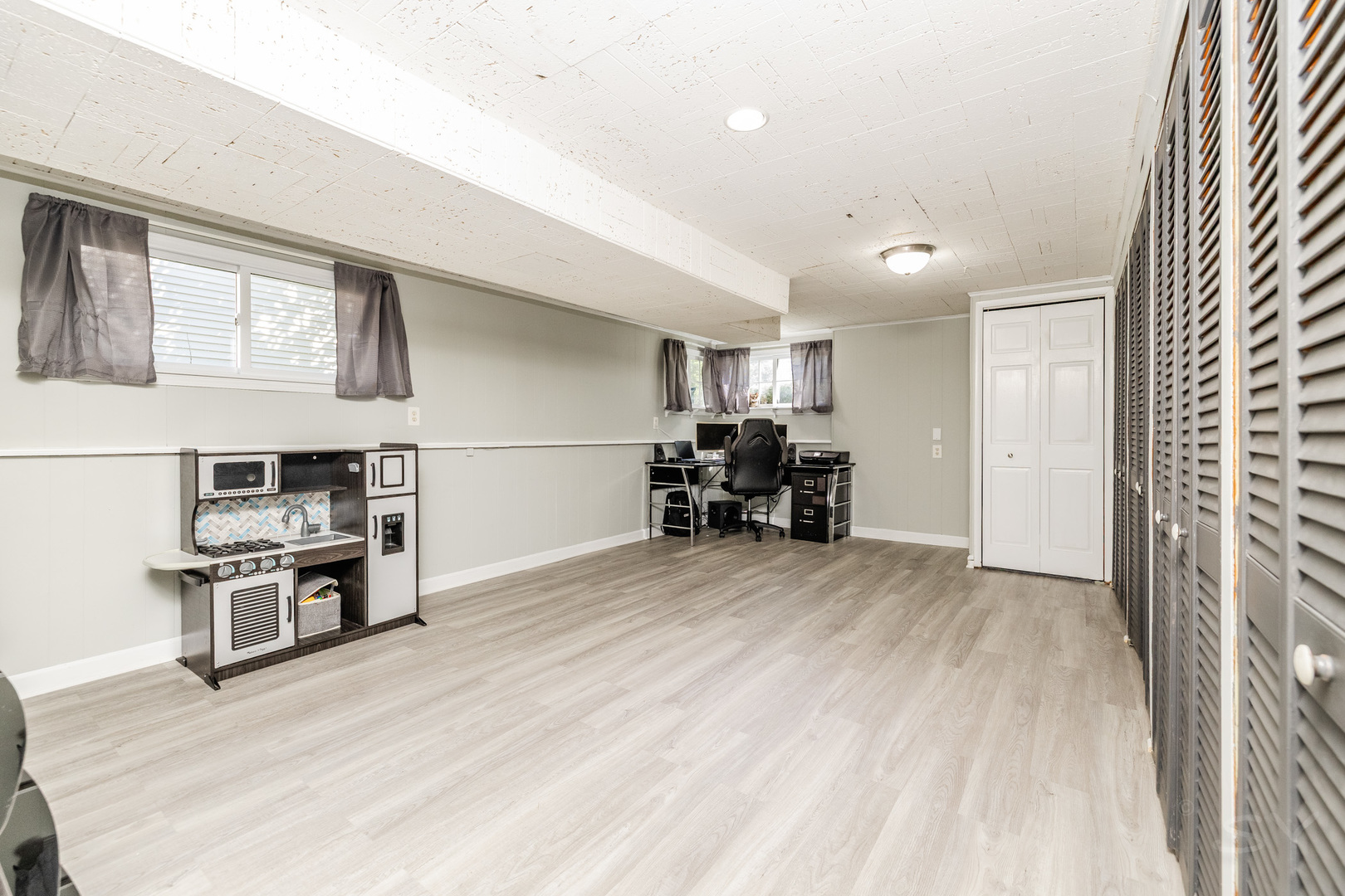 340 Mission Avenue, Villa Park, IL 60181