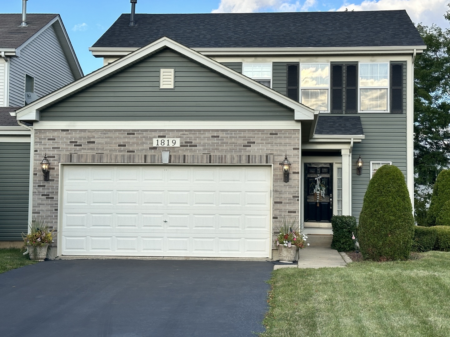1819 S Fallbrook Drive, Round Lake, IL 60073