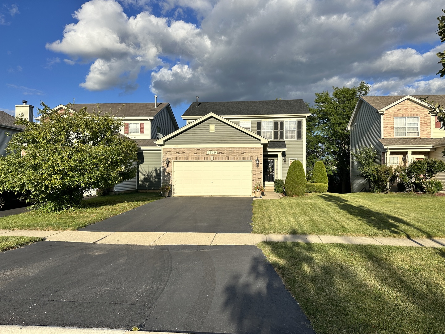 1819 S Fallbrook Drive, Round Lake, IL 60073