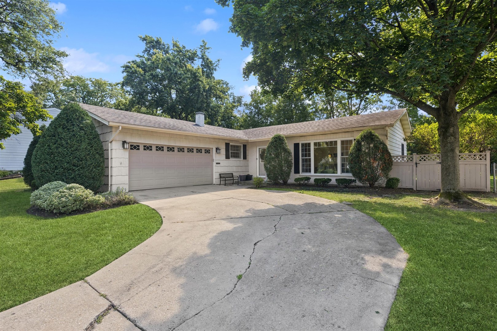 1260 Windsor Drive, Wheaton, IL 60189