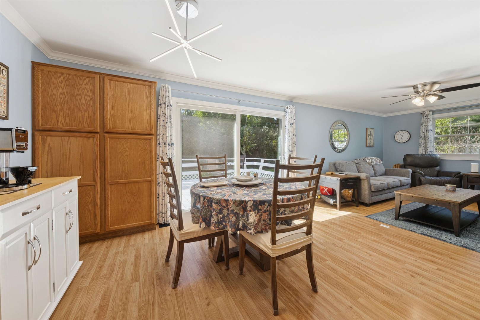 1260 Windsor Drive, Wheaton, IL 60189