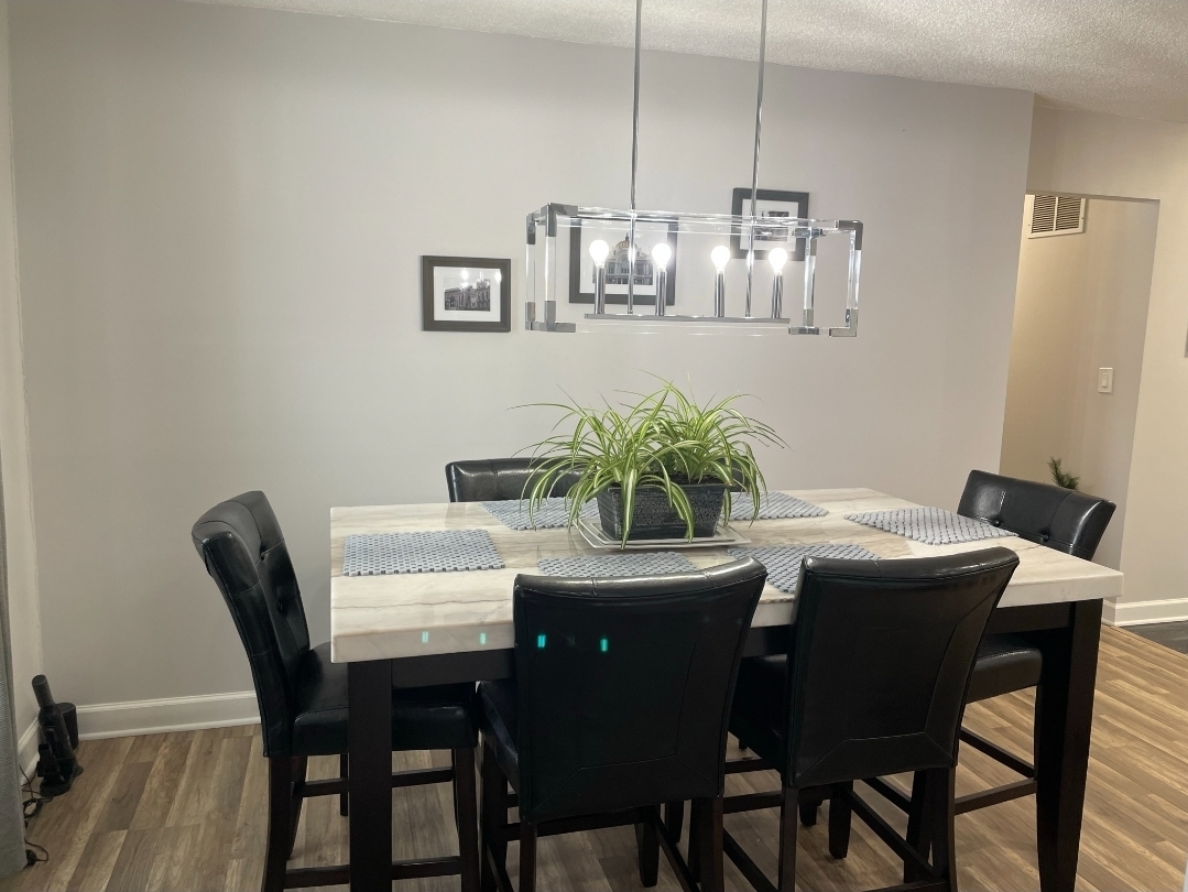 43 W Fern Court #125, Palatine, IL 60067