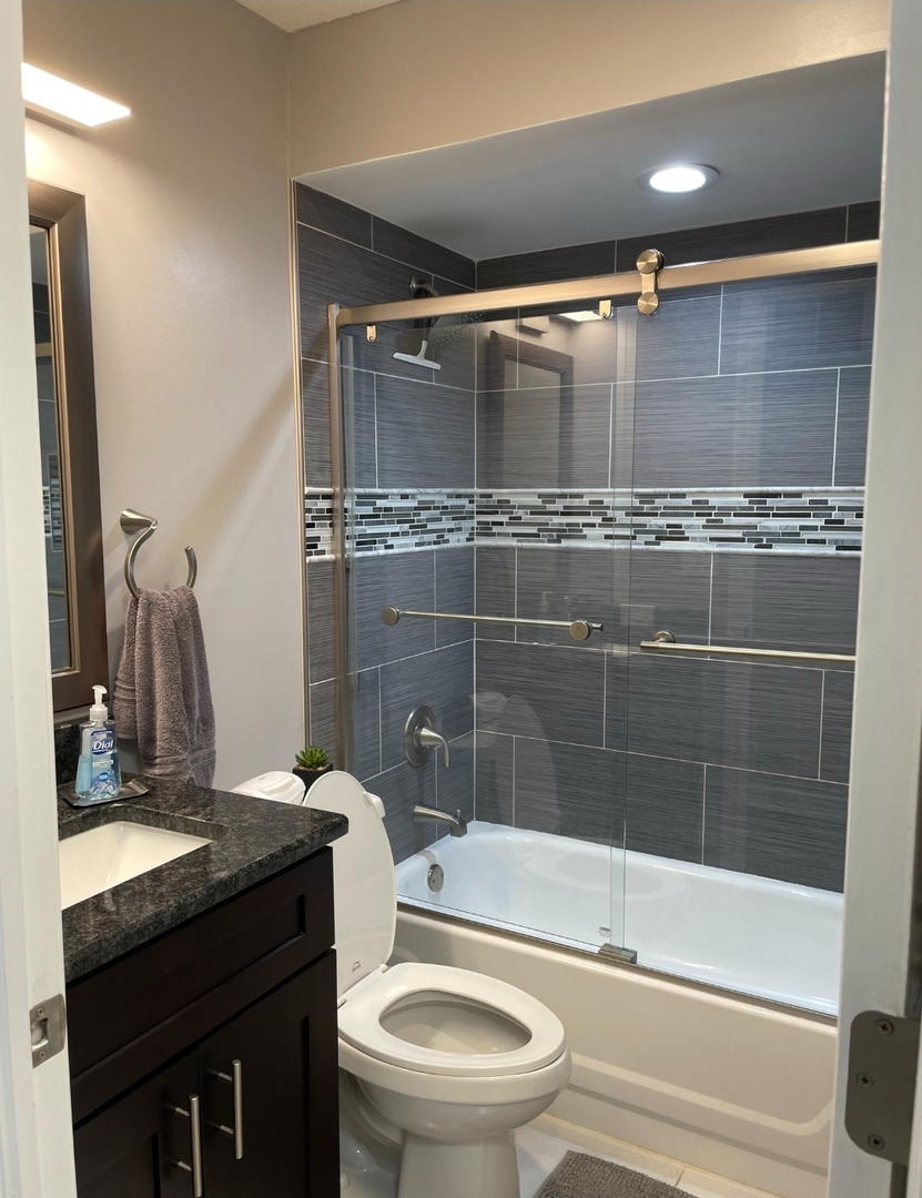 43 W Fern Court #125, Palatine, IL 60067