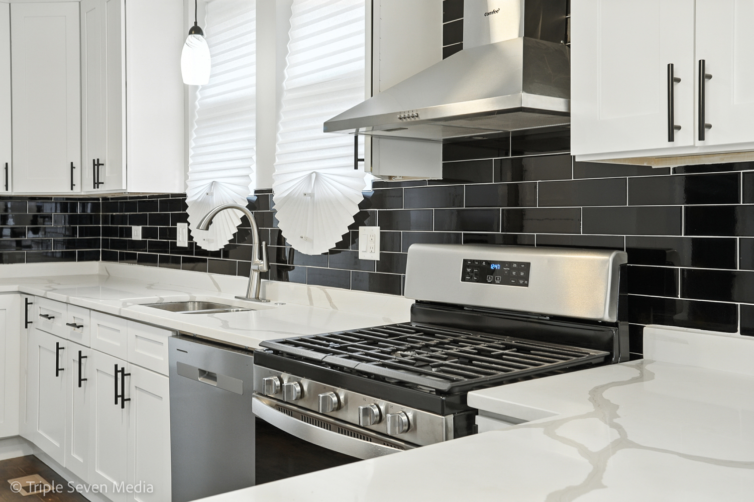 9439 S MAY Street, Chicago, IL 60620