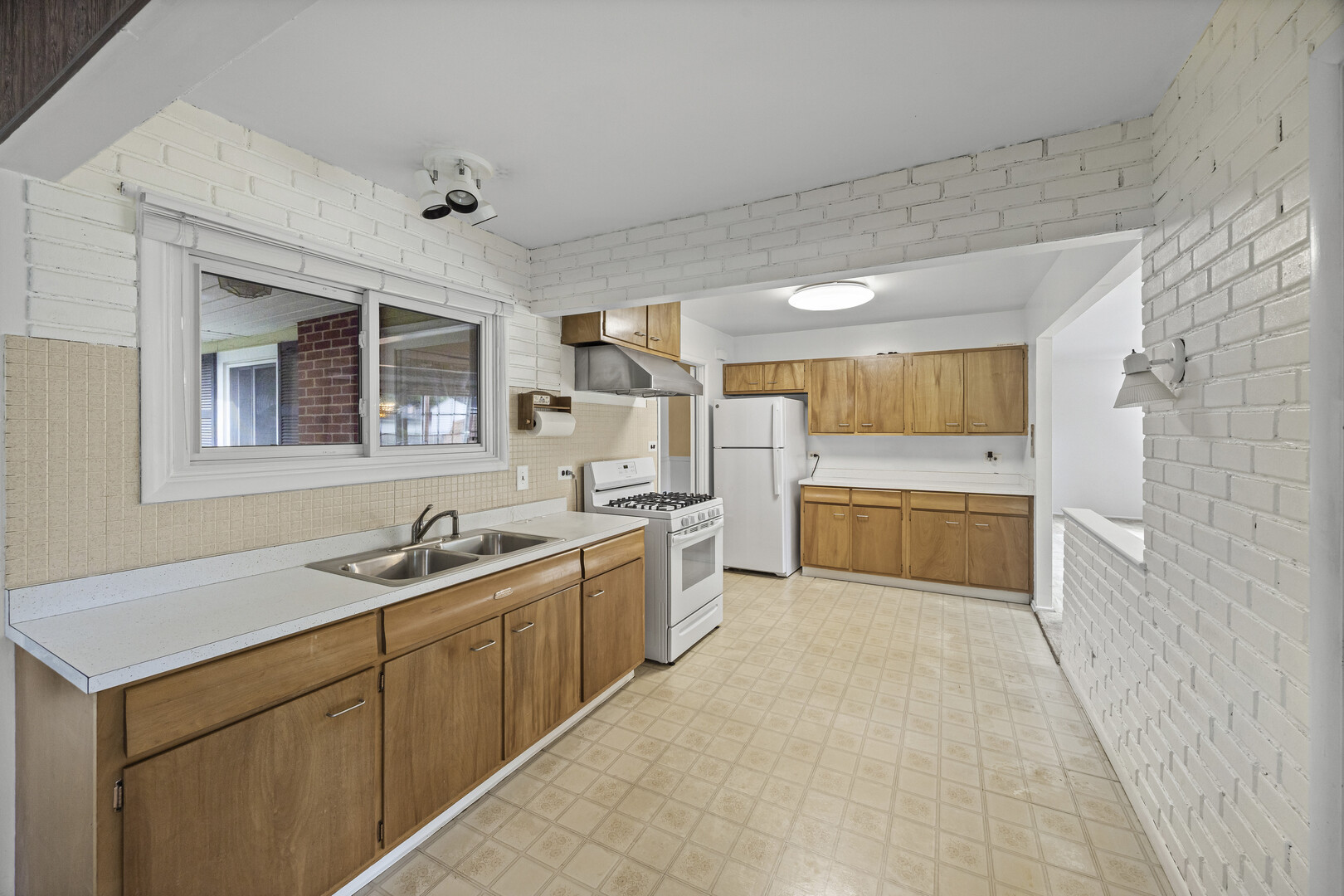 21W256 Briarcliff Road, Lombard, IL 60148