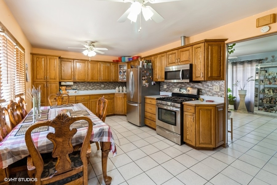 565 Flagstaff Lane, Hoffman Estates, IL 60169