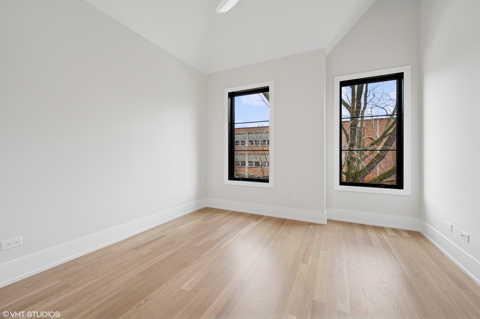 3920 N Bell Avenue, Chicago, IL 60618