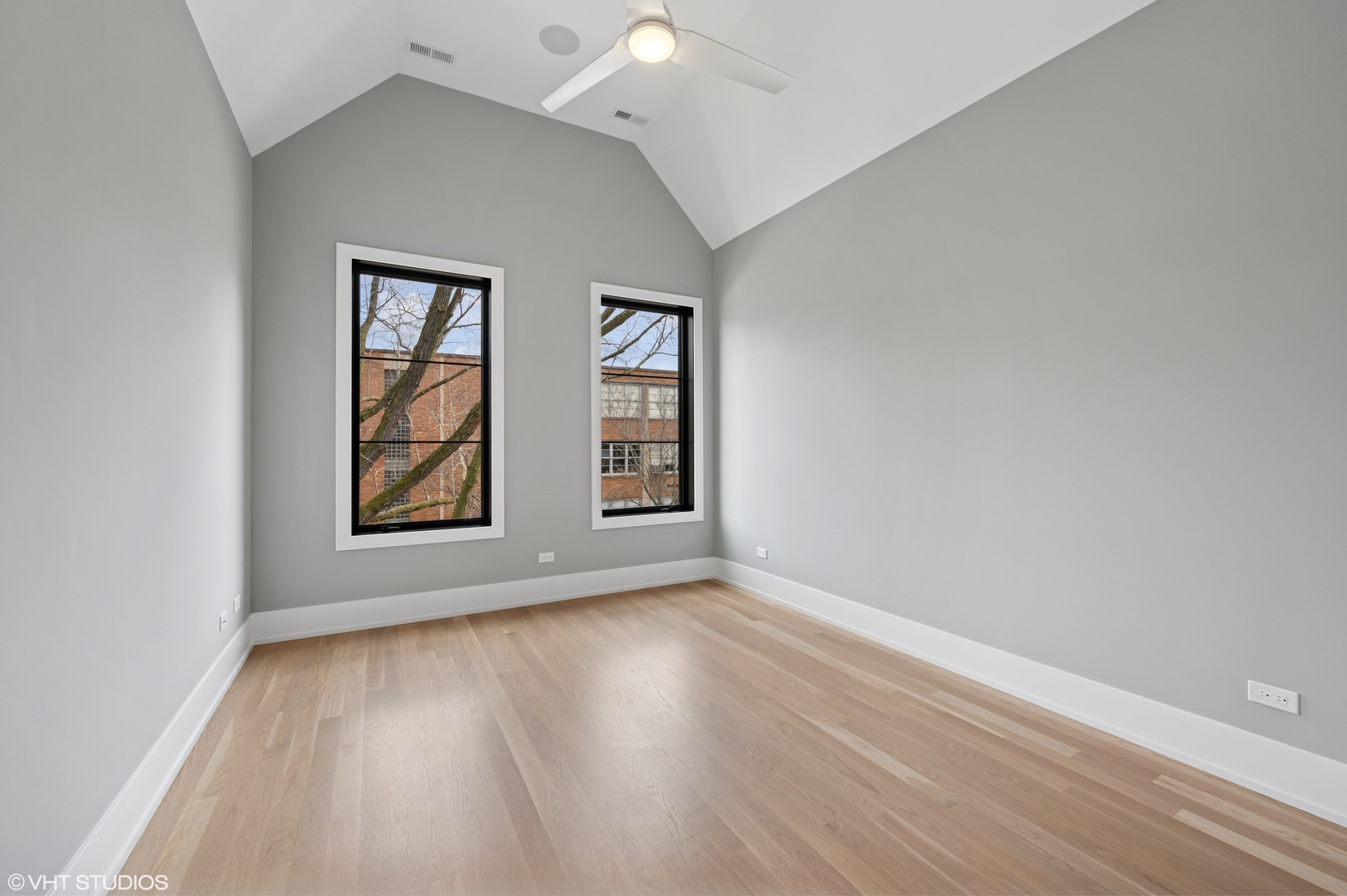 3920 N Bell Avenue, Chicago, IL 60618