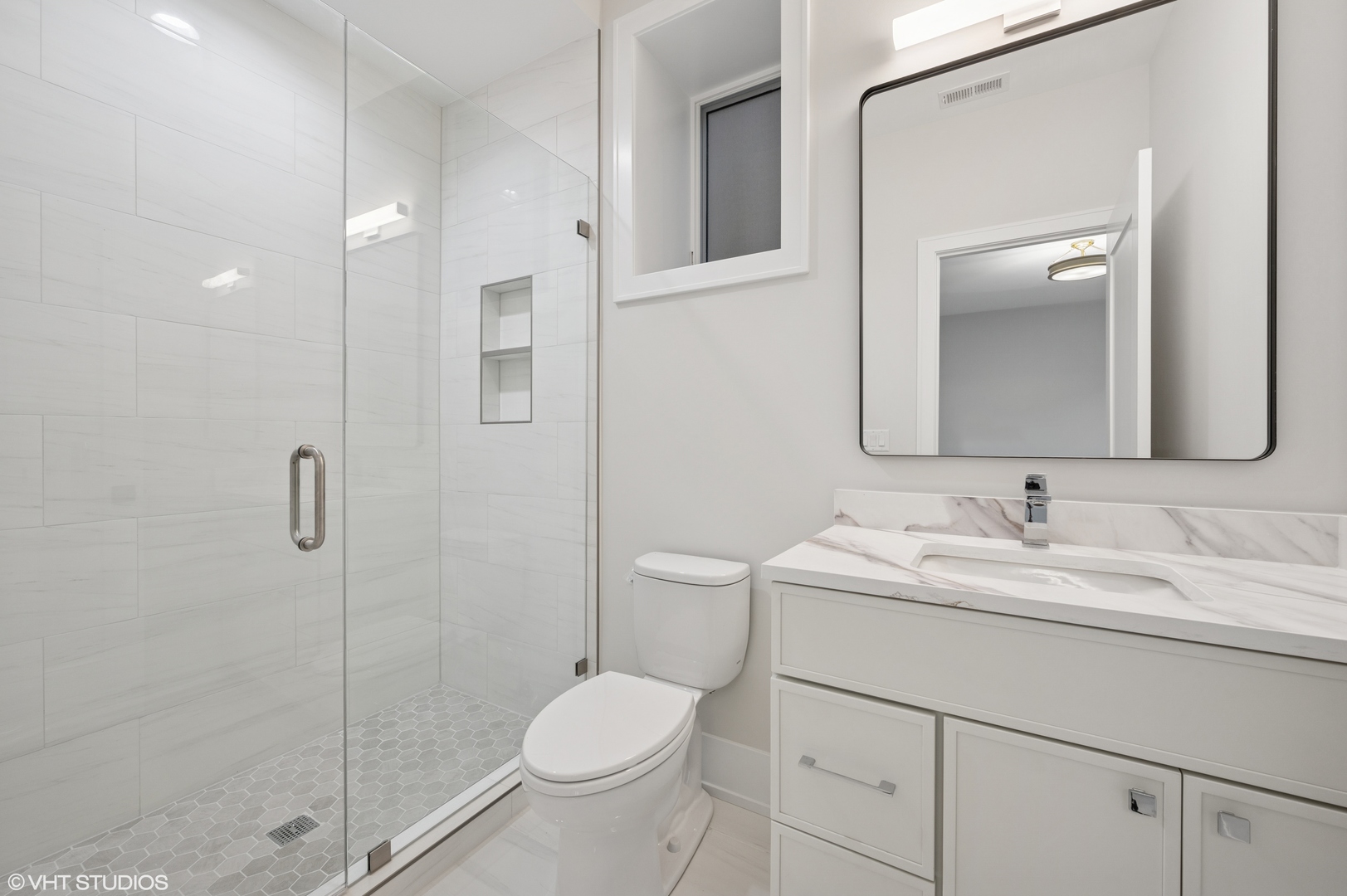 3920 N Bell Avenue, Chicago, IL 60618