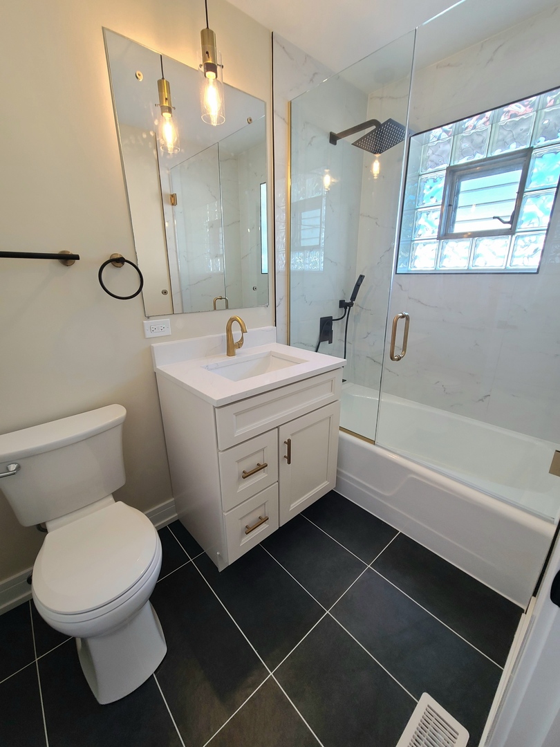 7025 W 84th Street, Burbank, IL 60459