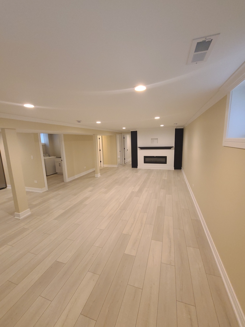 7025 W 84th Street, Burbank, IL 60459