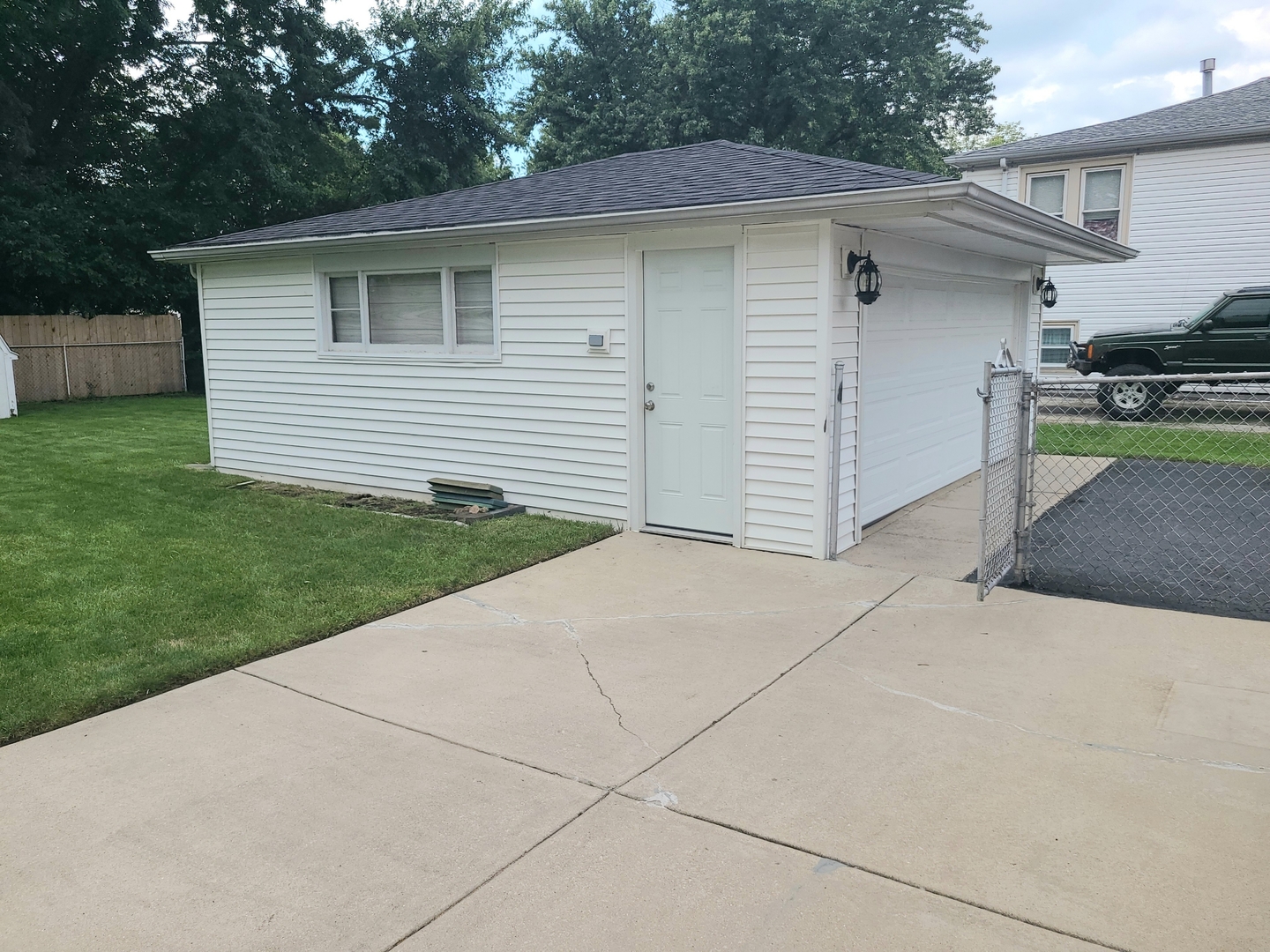 7025 W 84th Street, Burbank, IL 60459