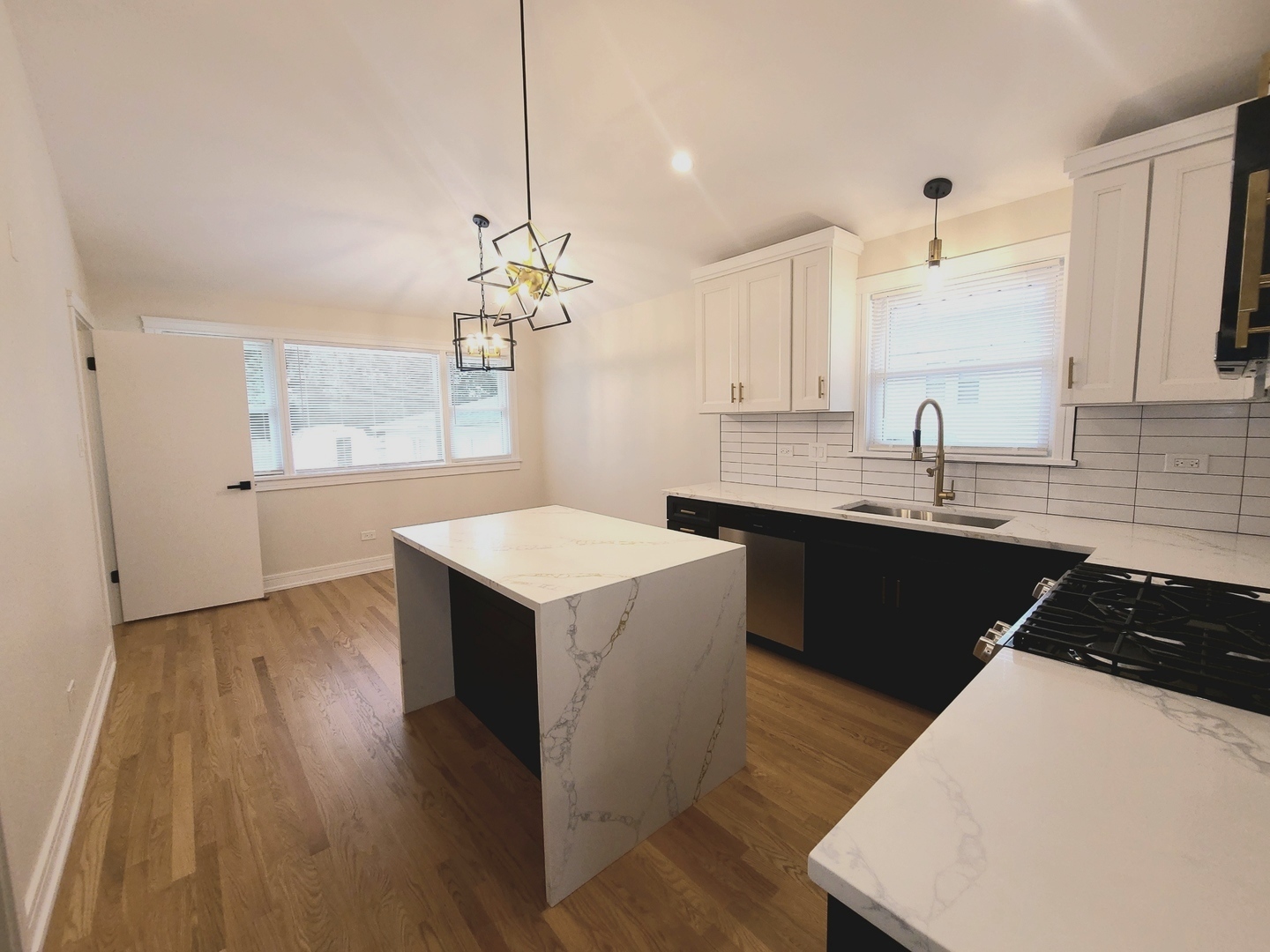 7025 W 84th Street, Burbank, IL 60459