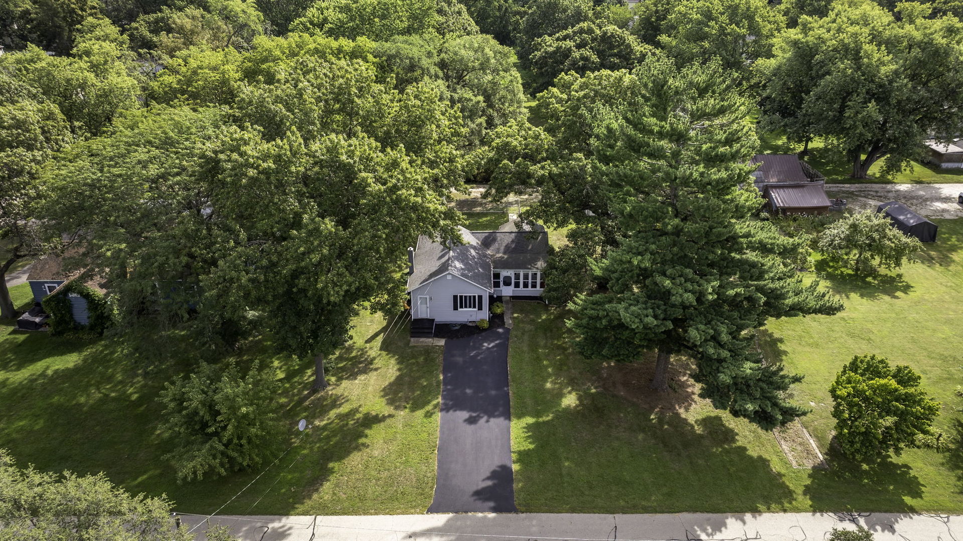 172 S Hossack Street, Seneca, IL 61360