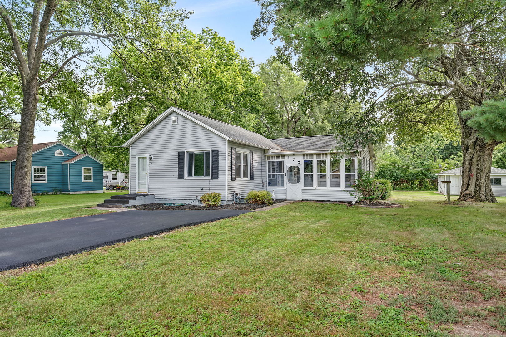 172 S Hossack Street, Seneca, IL 61360