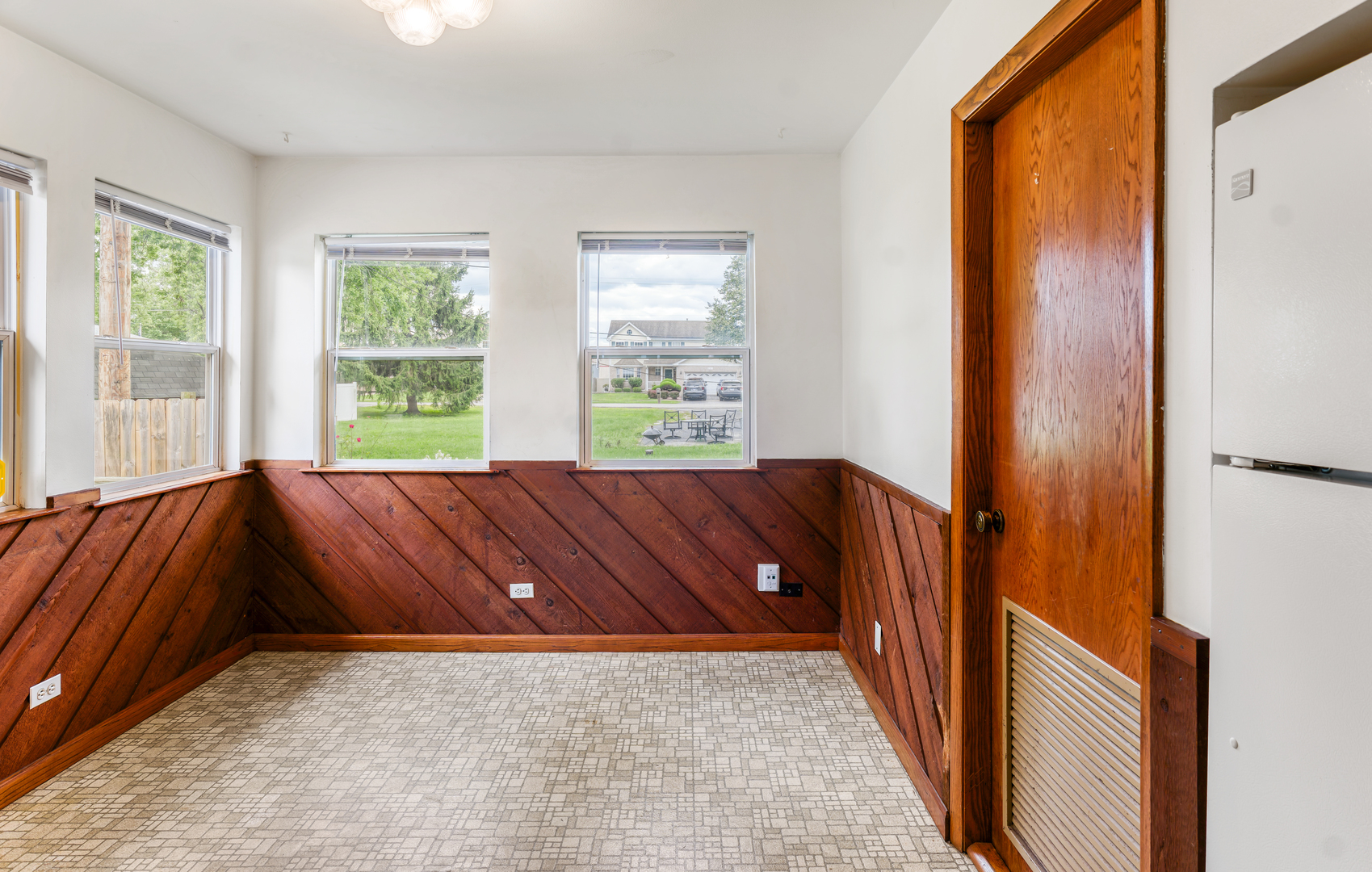 825 W 195 th Street, Chicago Heights, IL 60411
