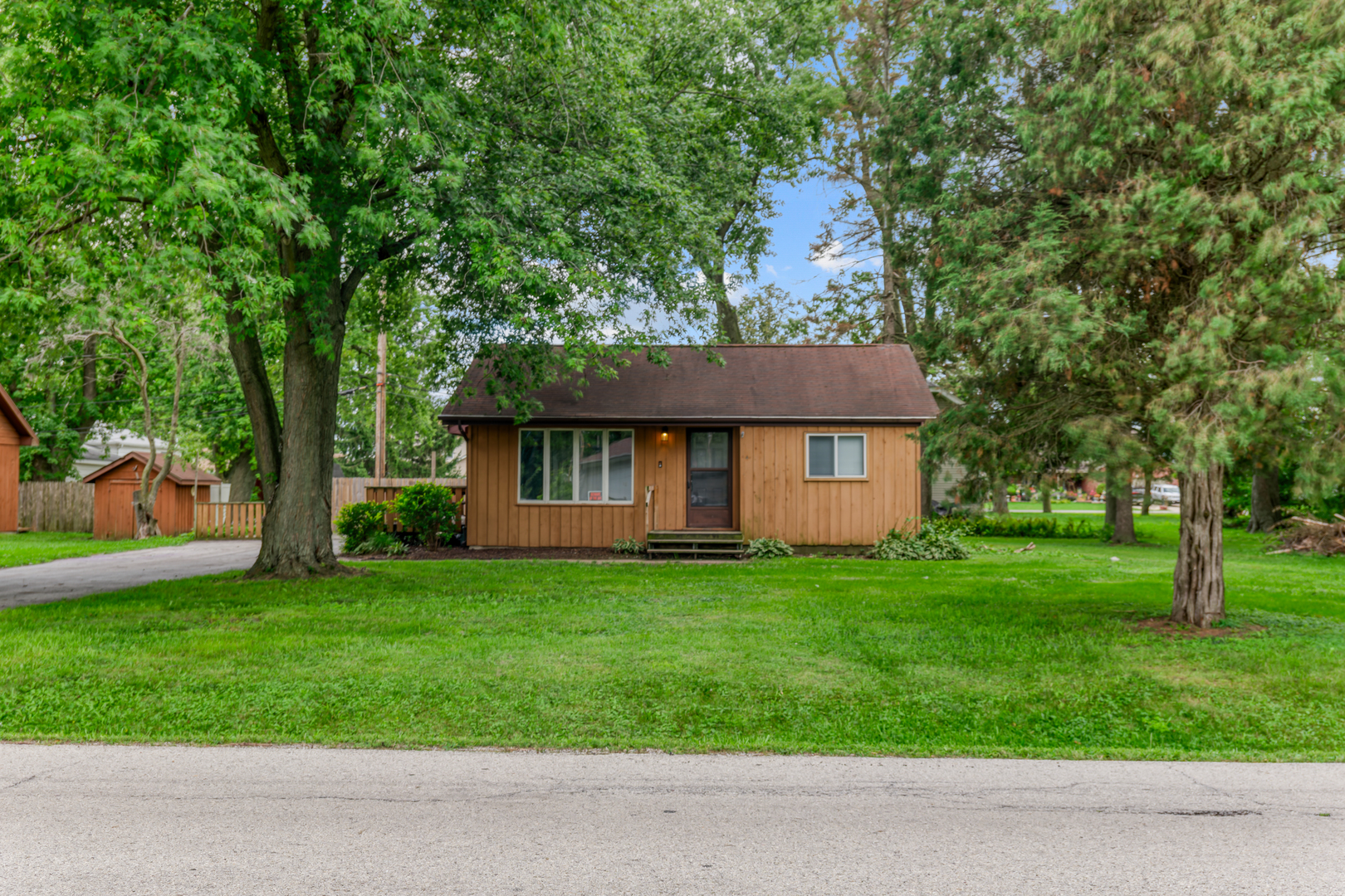 825 W 195 th Street, Chicago Heights, IL 60411