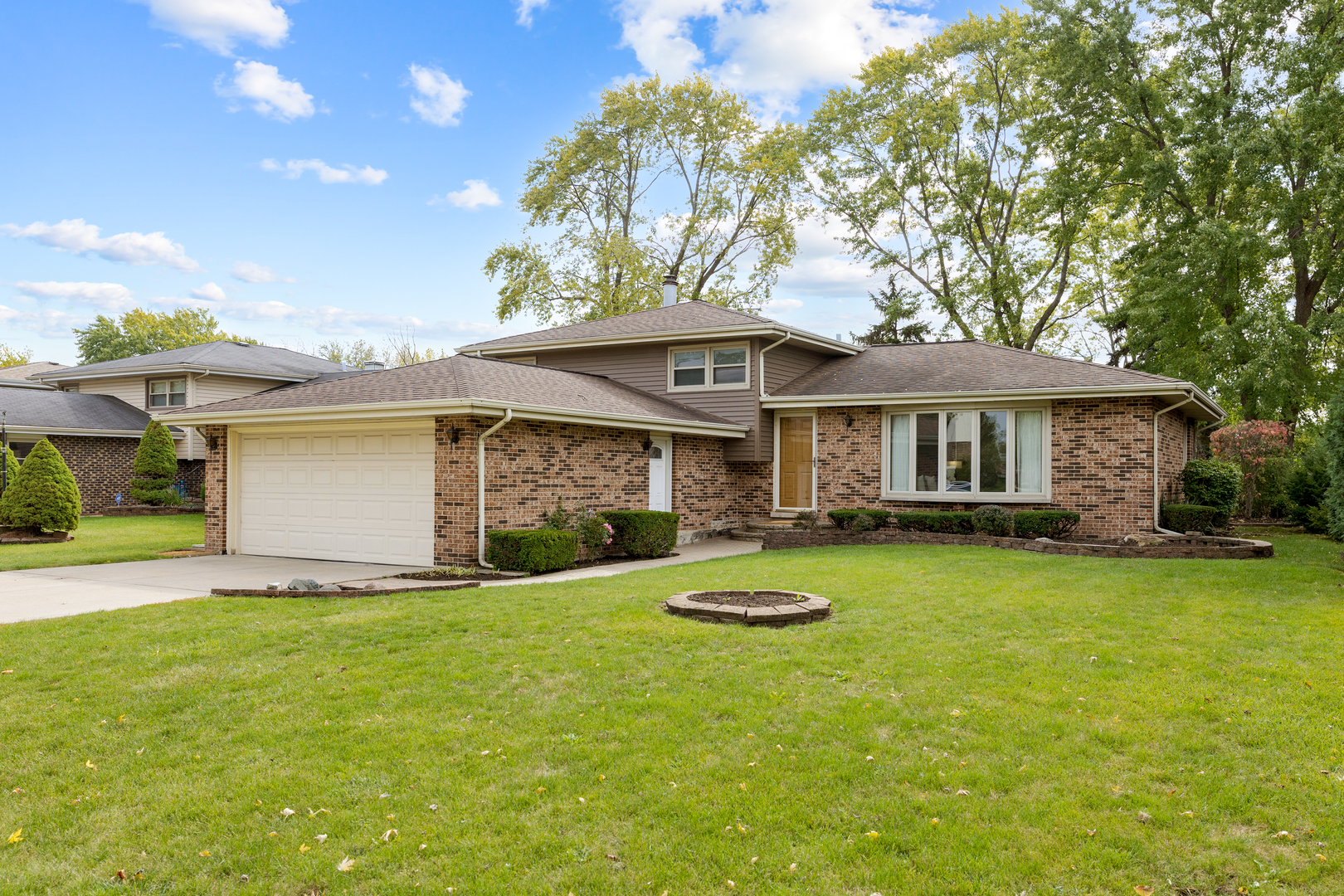 1827 W Sherry Lane, Addison, IL 60101