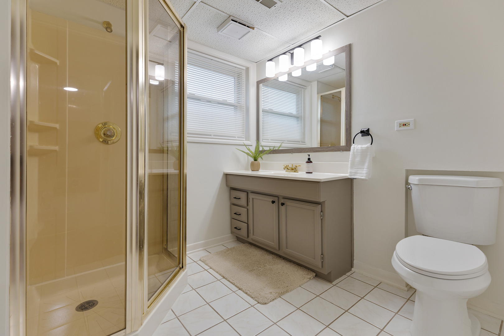 1827 W Sherry Lane, Addison, IL 60101