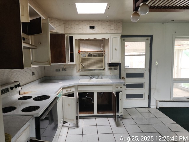 15415 Woodlawn East Avenue, South Holland, IL 60473