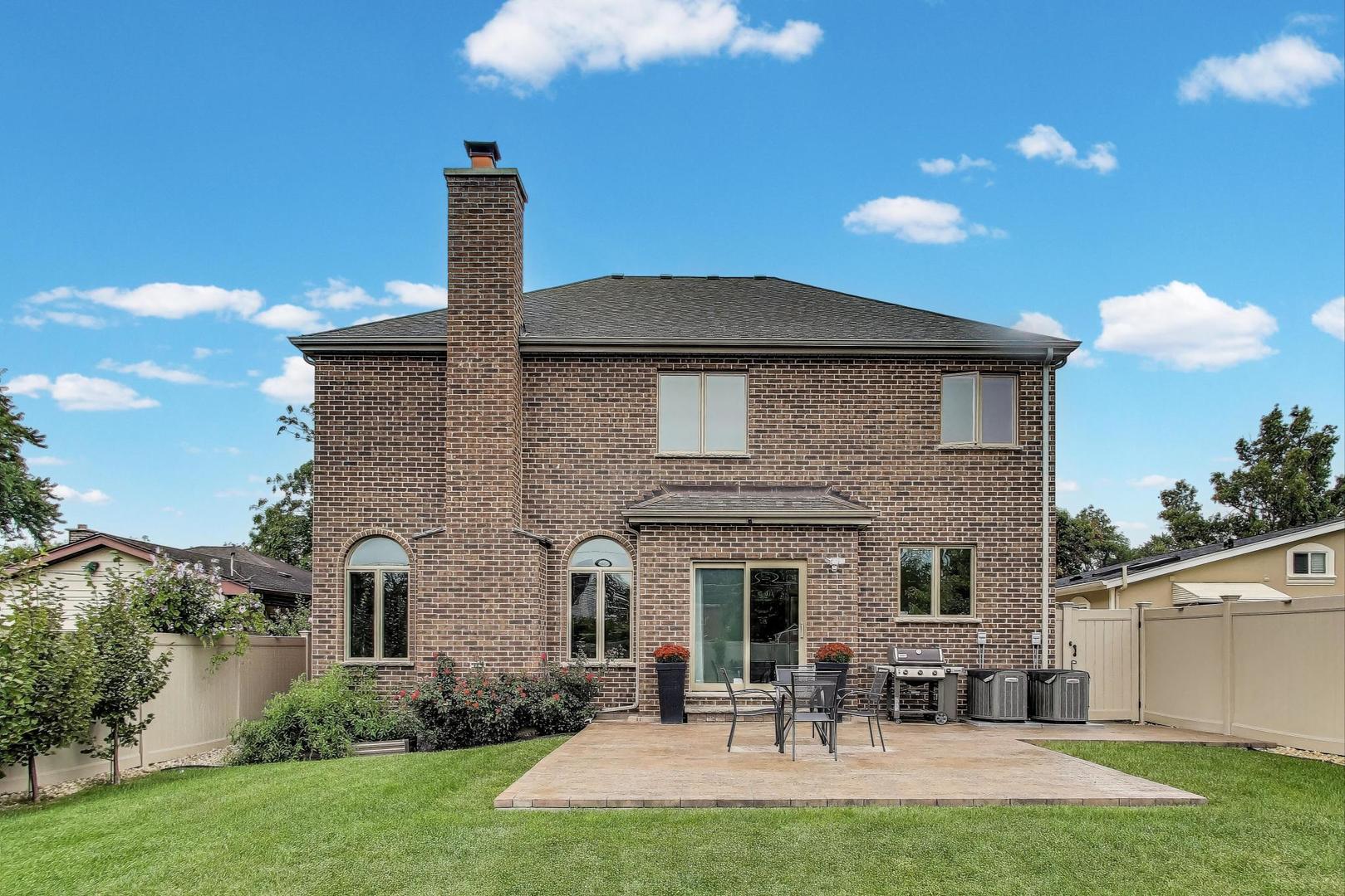 554 W Crockett Avenue, Elmhurst, IL 60126