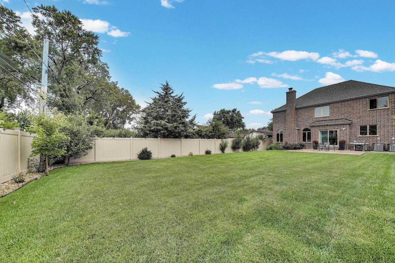 554 W Crockett Avenue, Elmhurst, IL 60126