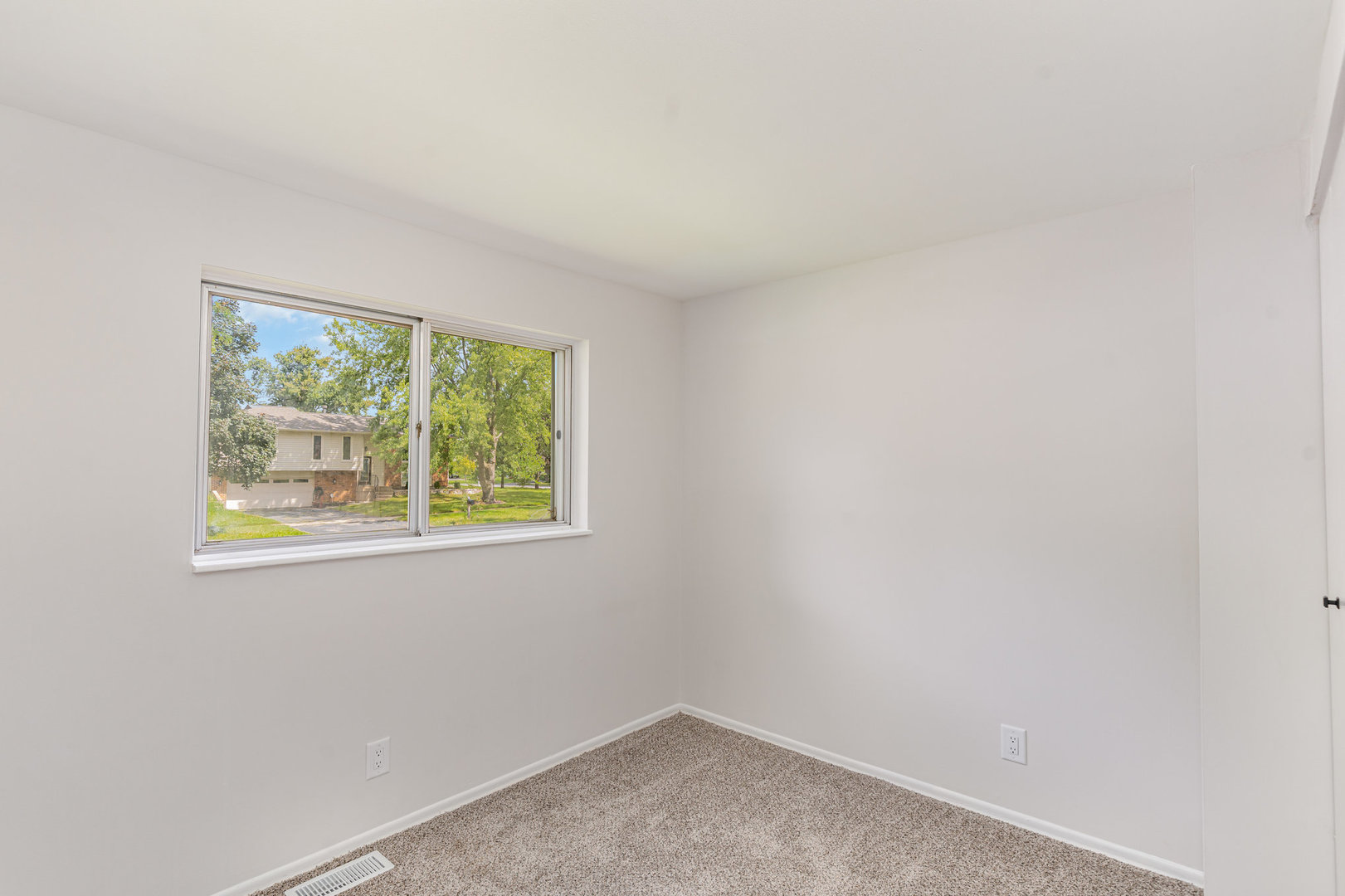 353 Rockhurst Road, Bolingbrook, IL 60440