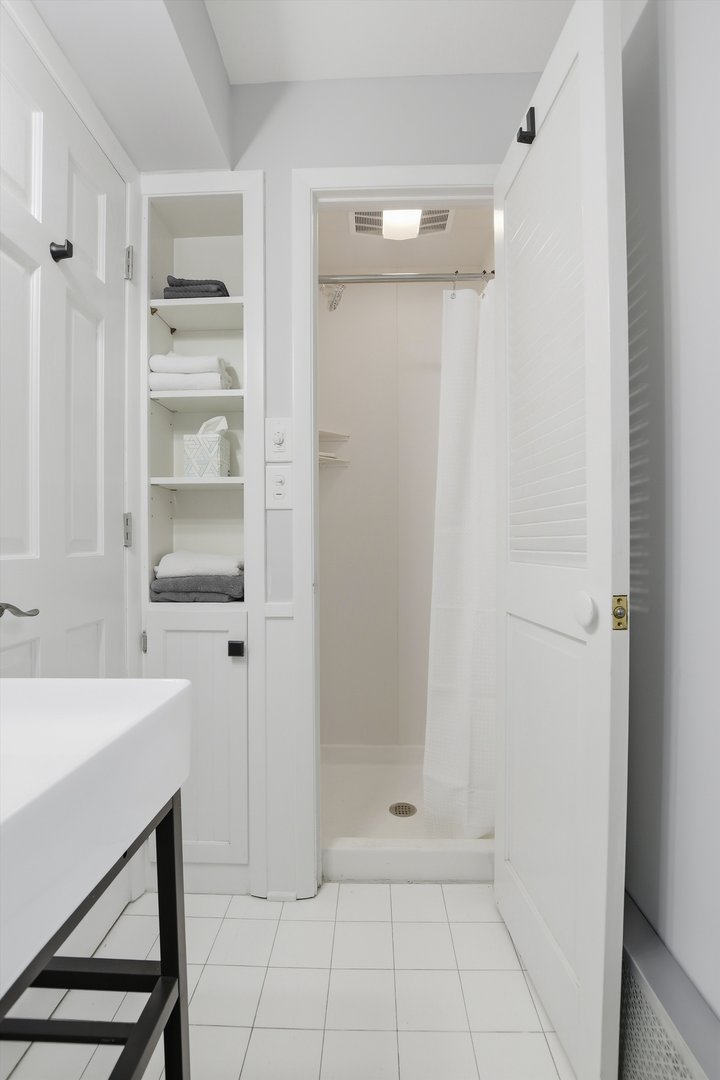 718 S WASHINGTON Avenue, Park Ridge, IL 60068