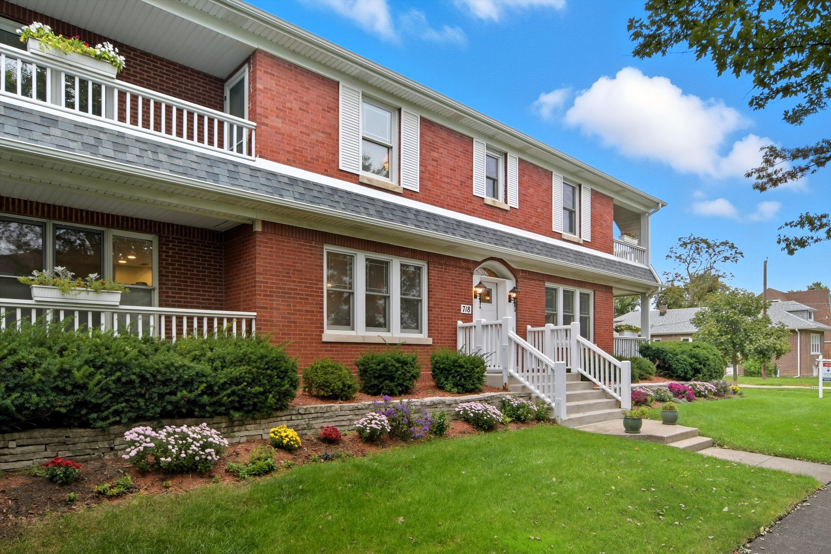 718 S WASHINGTON Avenue, Park Ridge, IL 60068