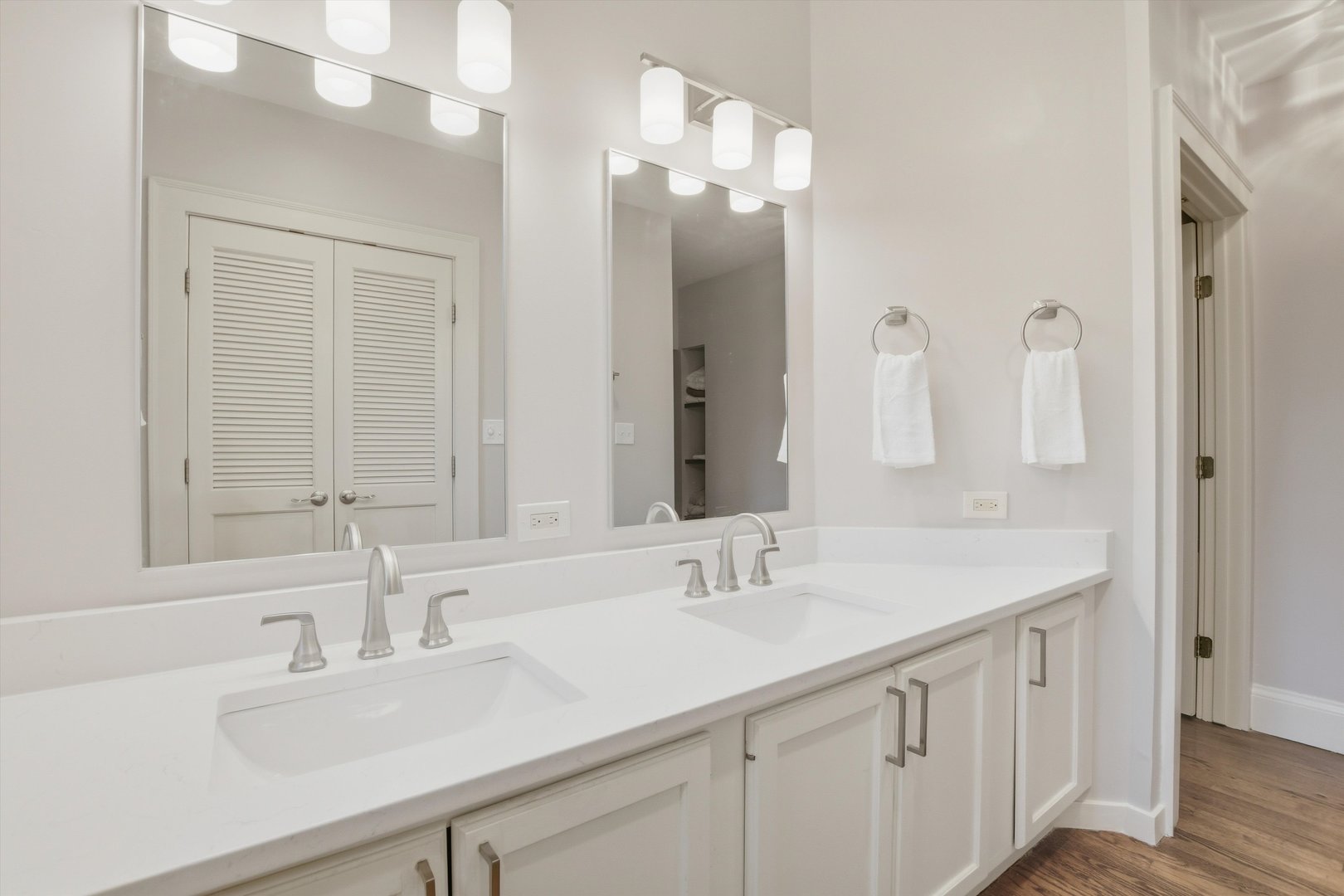 718 S WASHINGTON Avenue, Park Ridge, IL 60068