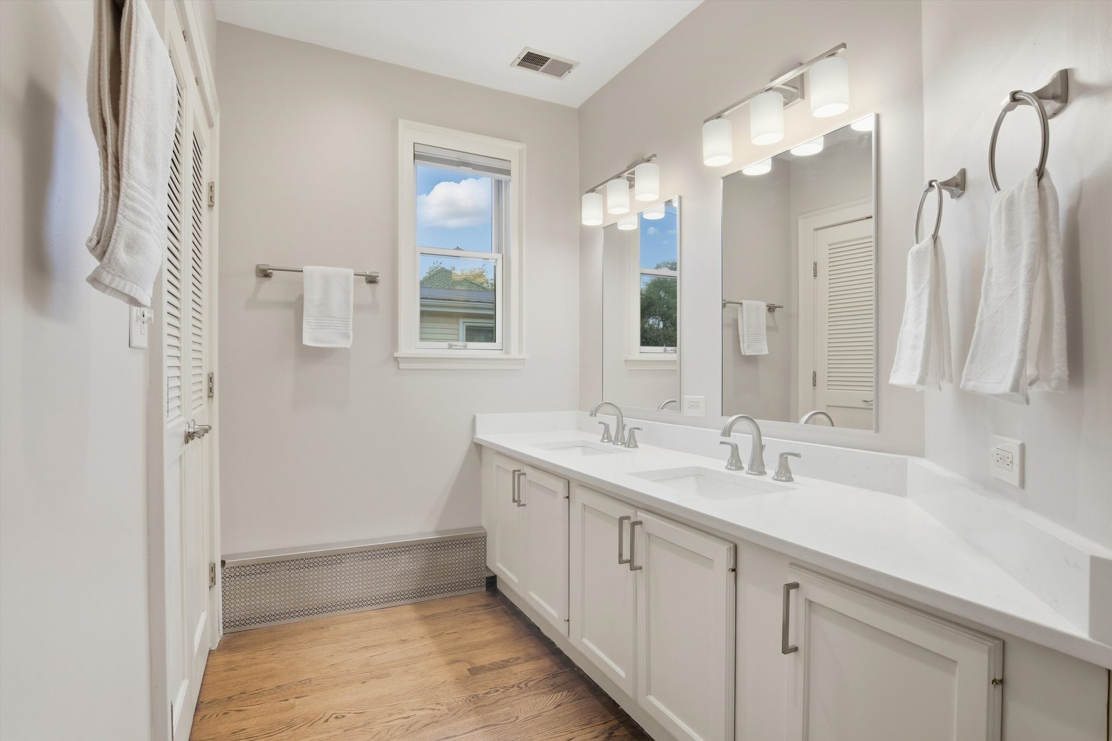 718 S WASHINGTON Avenue, Park Ridge, IL 60068