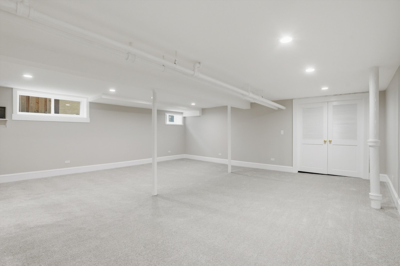 718 S WASHINGTON Avenue, Park Ridge, IL 60068