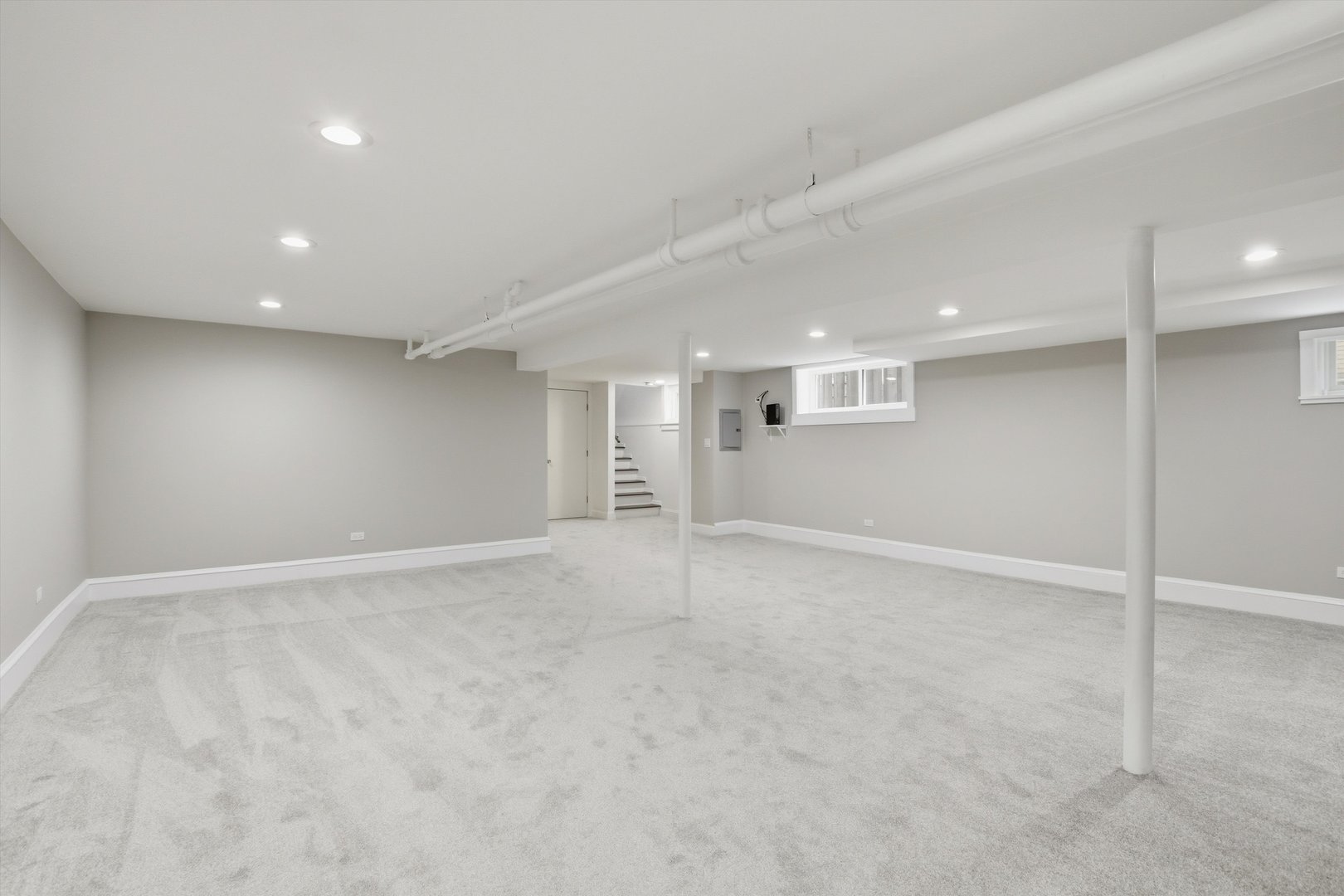 718 S WASHINGTON Avenue, Park Ridge, IL 60068