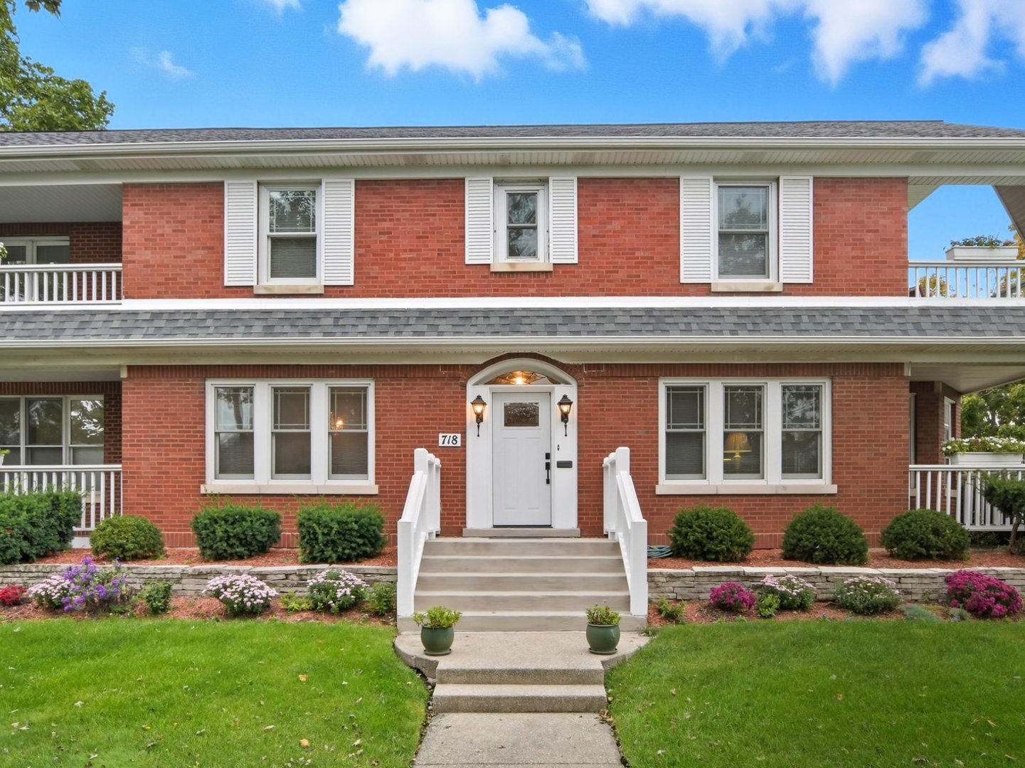 718 S WASHINGTON Avenue, Park Ridge, IL 60068