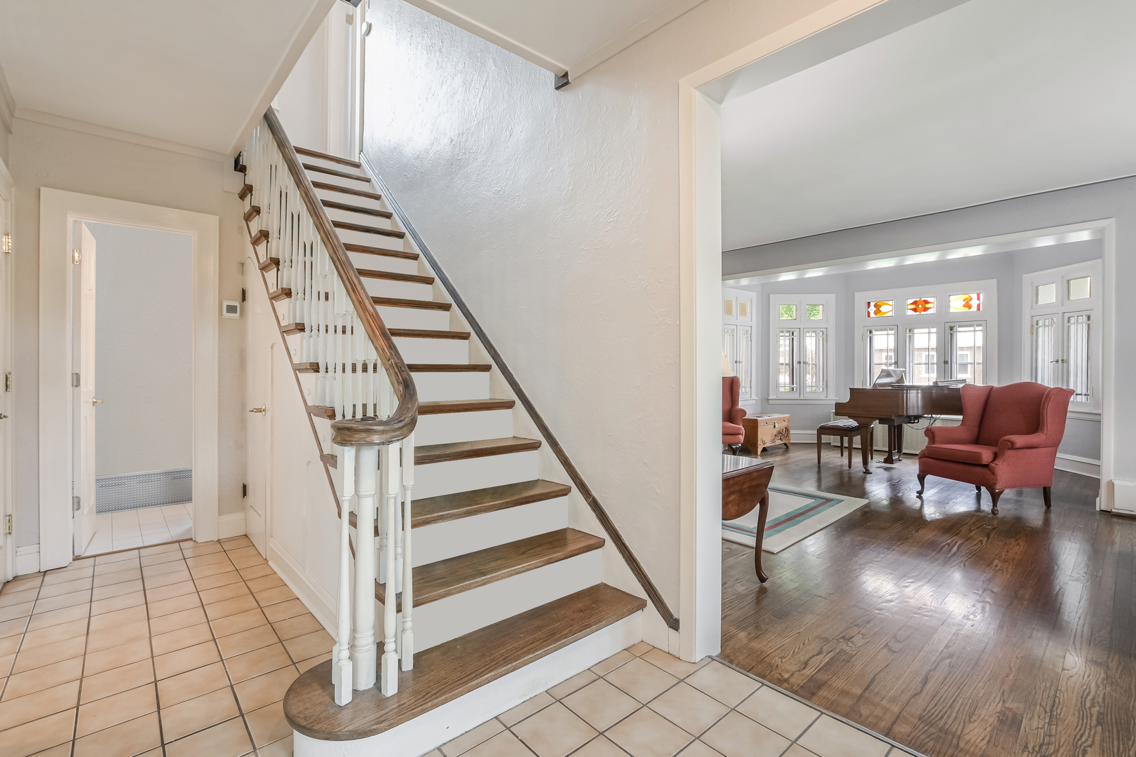 718 S WASHINGTON Avenue, Park Ridge, IL 60068