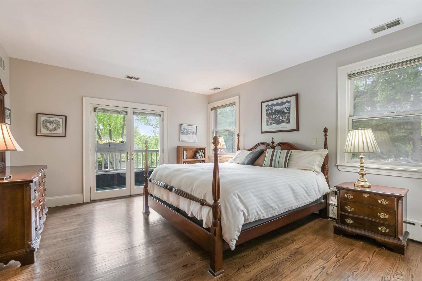 718 S WASHINGTON Avenue, Park Ridge, IL 60068