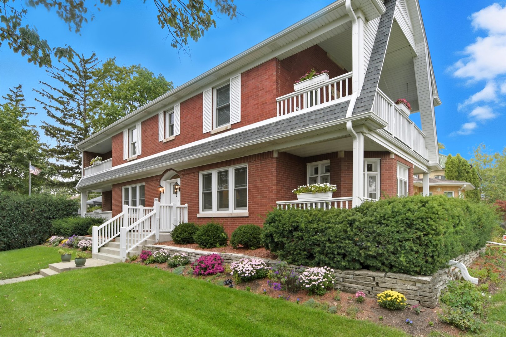 718 S WASHINGTON Avenue, Park Ridge, IL 60068