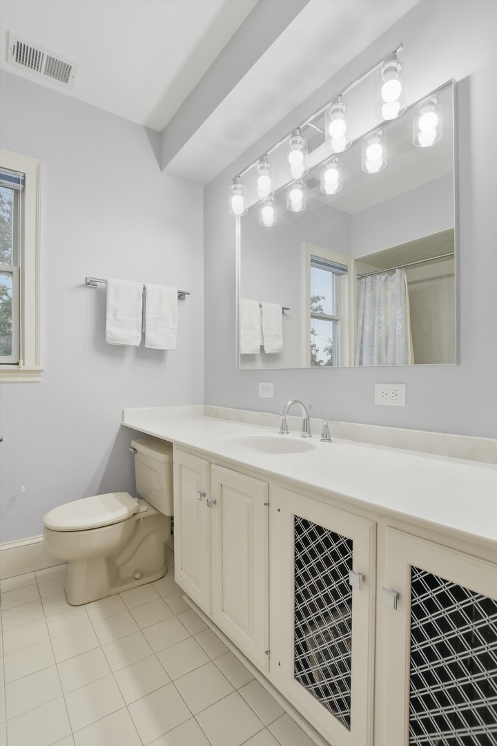 718 S WASHINGTON Avenue, Park Ridge, IL 60068