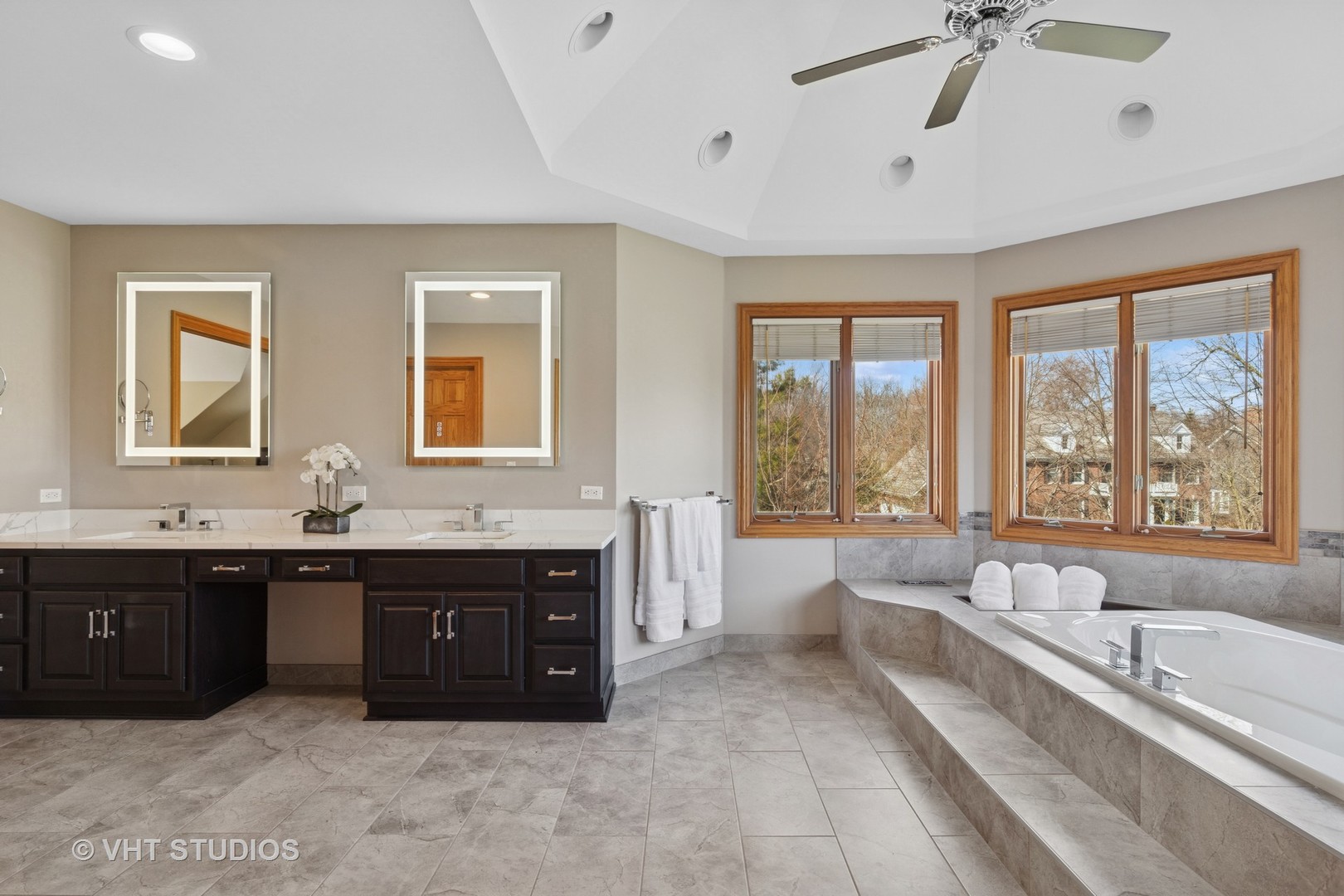 1512 Sunnyview Road, Libertyville, IL 60048
