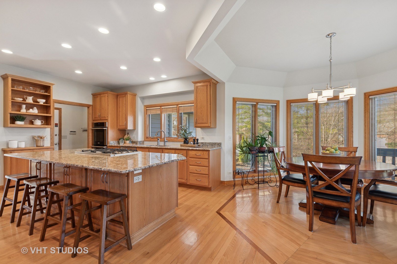 1512 Sunnyview Road, Libertyville, IL 60048