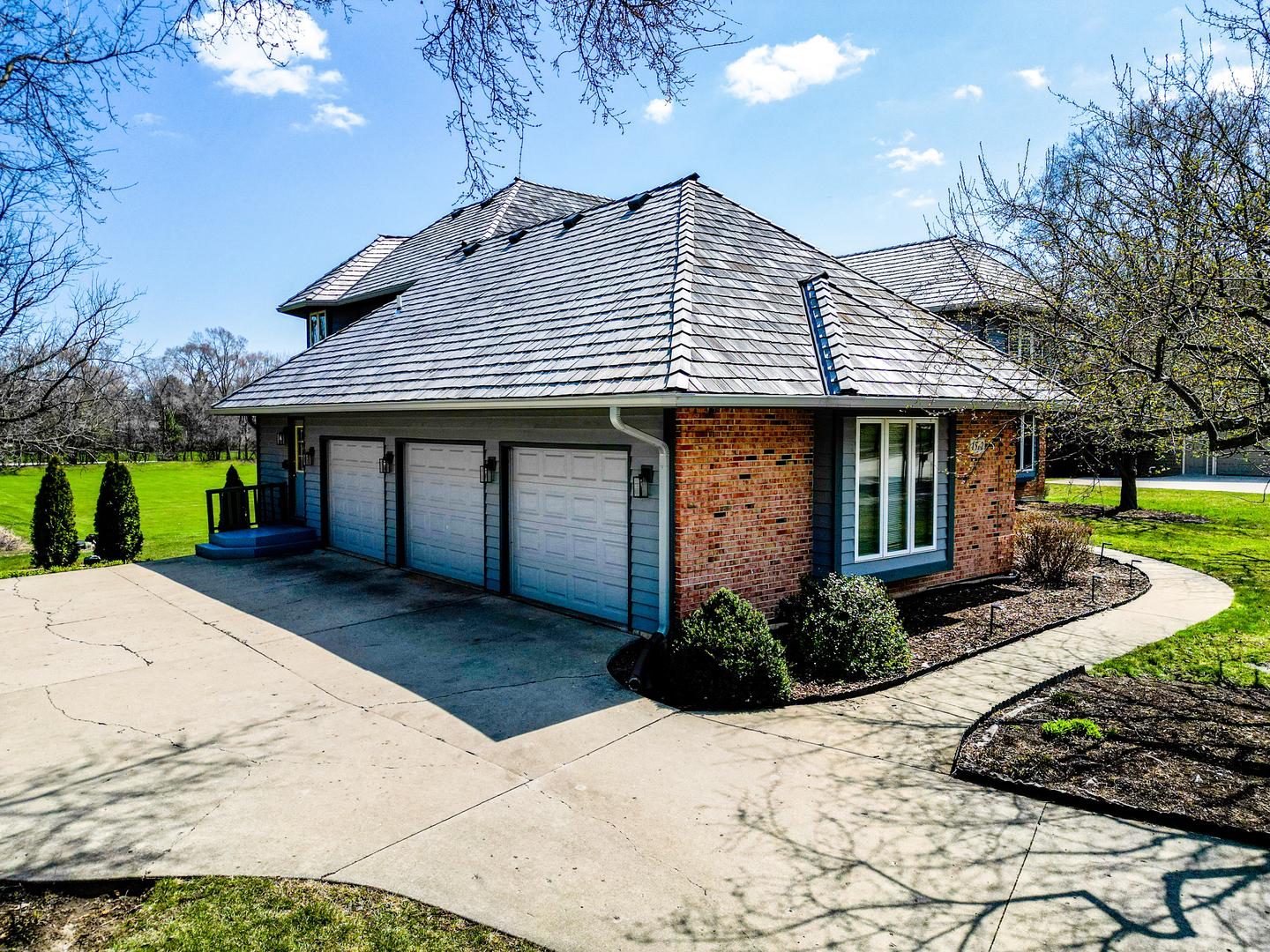 1512 Sunnyview Road, Libertyville, IL 60048