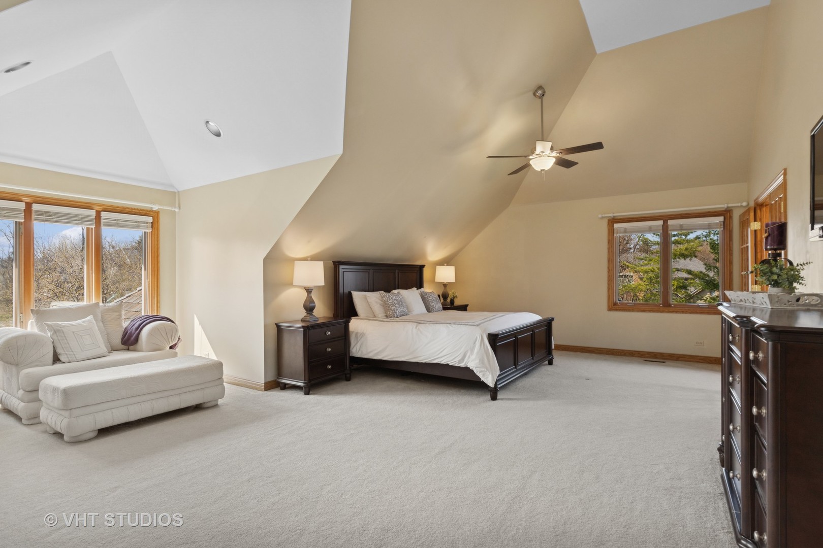 1512 Sunnyview Road, Libertyville, IL 60048