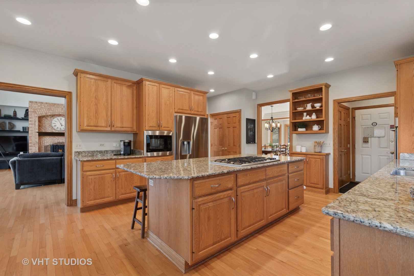 1512 Sunnyview Road, Libertyville, IL 60048