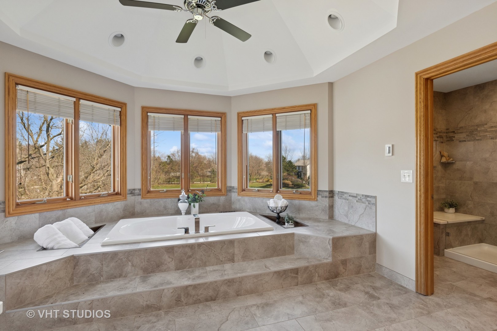 1512 Sunnyview Road, Libertyville, IL 60048