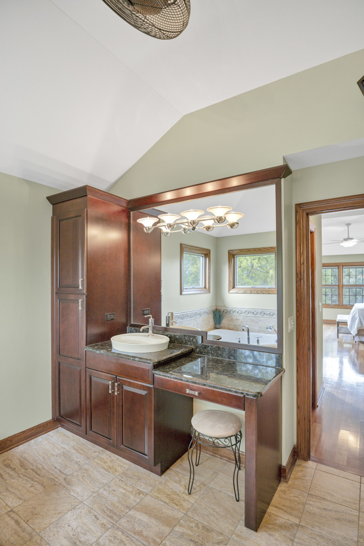 1535 S Douglas Avenue, Arlington Heights, IL 60005