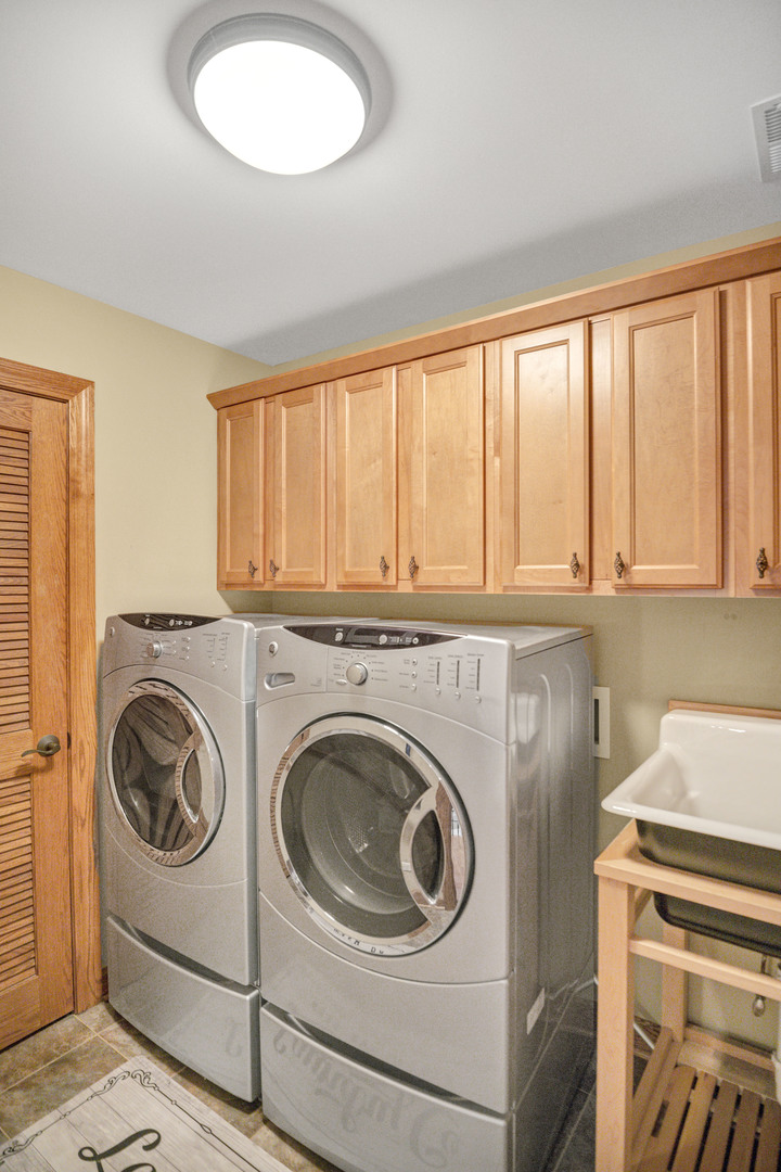 1535 S Douglas Avenue, Arlington Heights, IL 60005