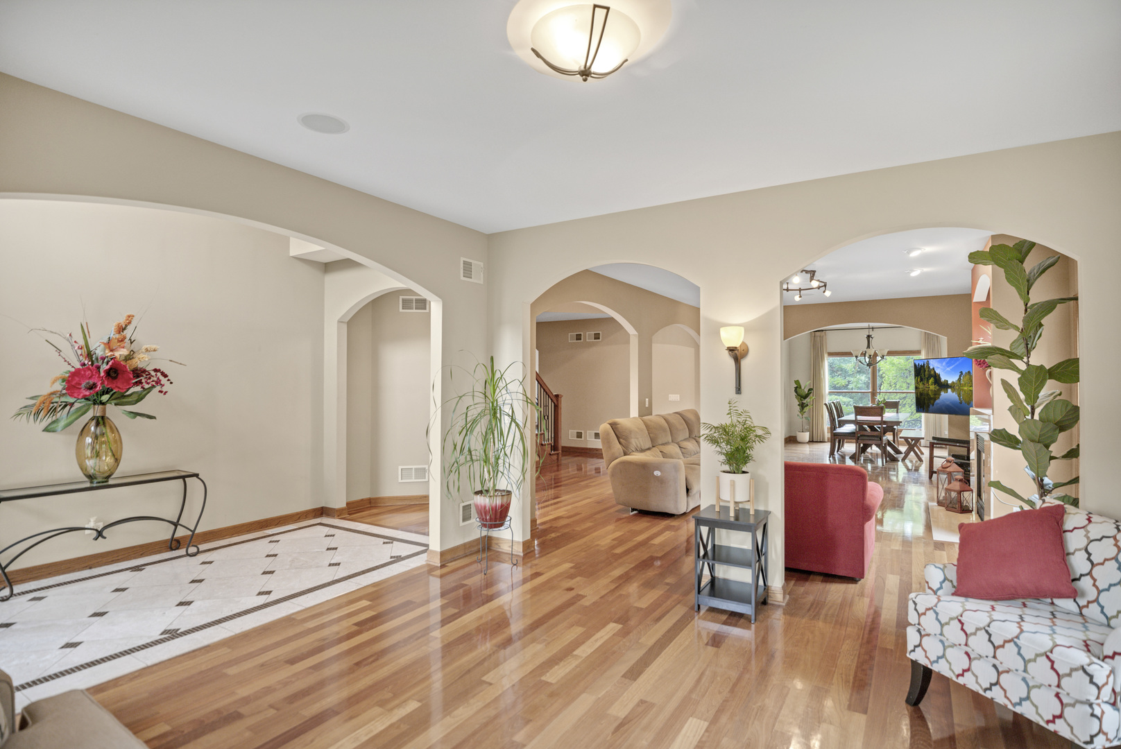1535 S Douglas Avenue, Arlington Heights, IL 60005