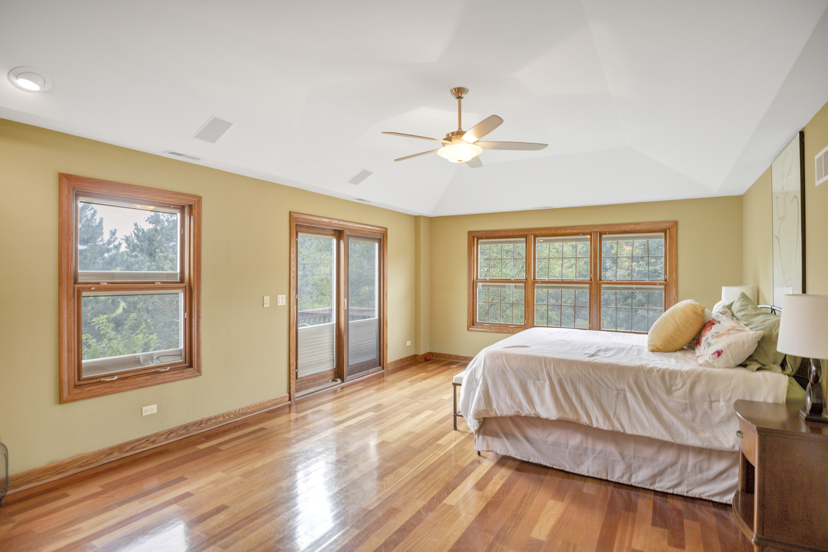 1535 S Douglas Avenue, Arlington Heights, IL 60005